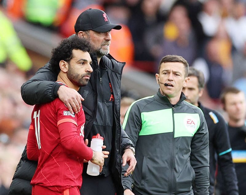 HLV Klopp an ủi Salah sau trận đấu cuối cùng