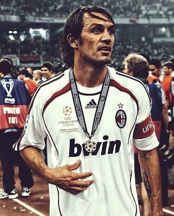 Paolo Maldini - Hậu vệ huyền thoại