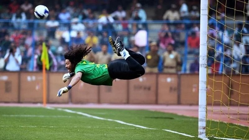 Thủ môn Higuita được nhớ đến nhiều nhất nhờ tình huống cứu thua kiểu bọ cạp