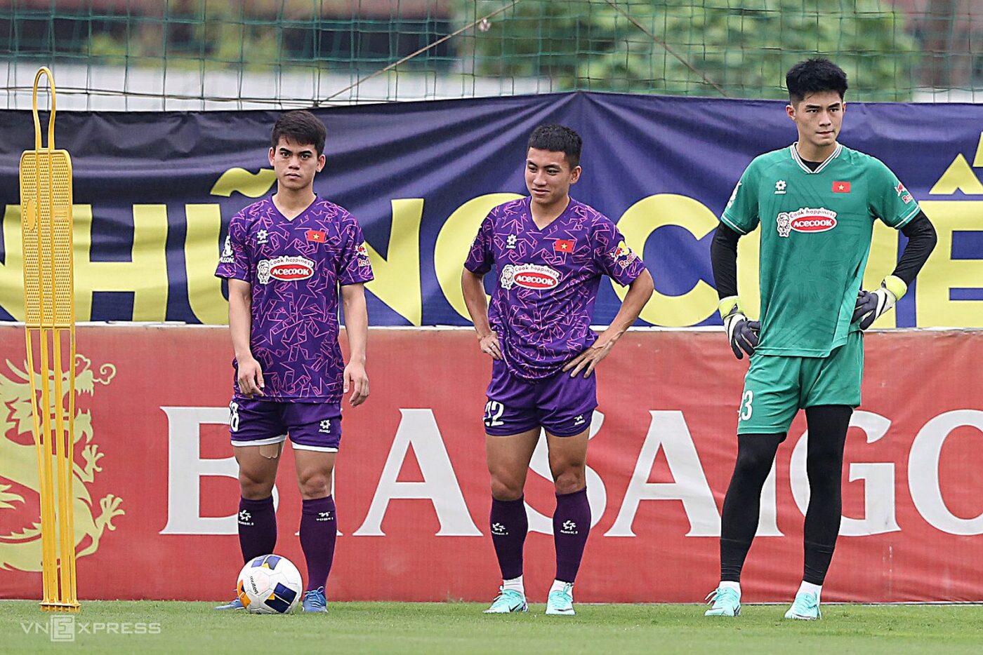 Thủ môn Trần Trung Kiên, cao 1,91m, của Hoàng Anh Gia Lai