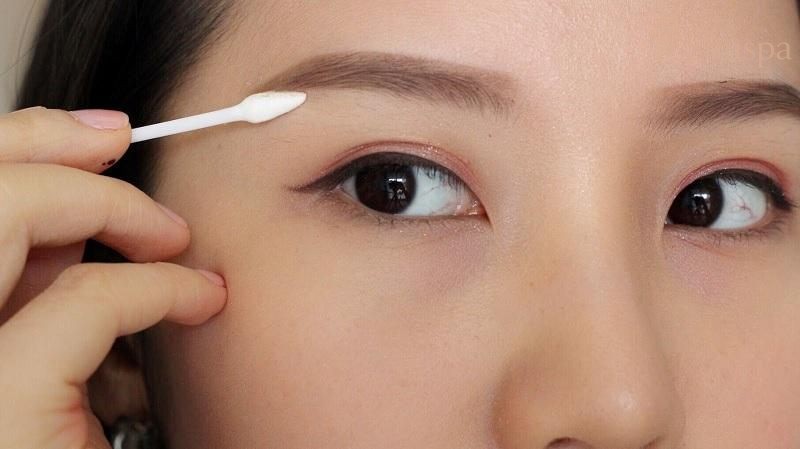 Có thể dùng các dược mỹ phẩm để kích thích lông mày mọc