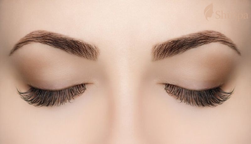 Lông mày cong tự nhiên là kiểu lông mày phổ biến và dễ tạo dáng